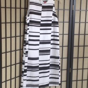 Vince Camuto black and white dress size 2